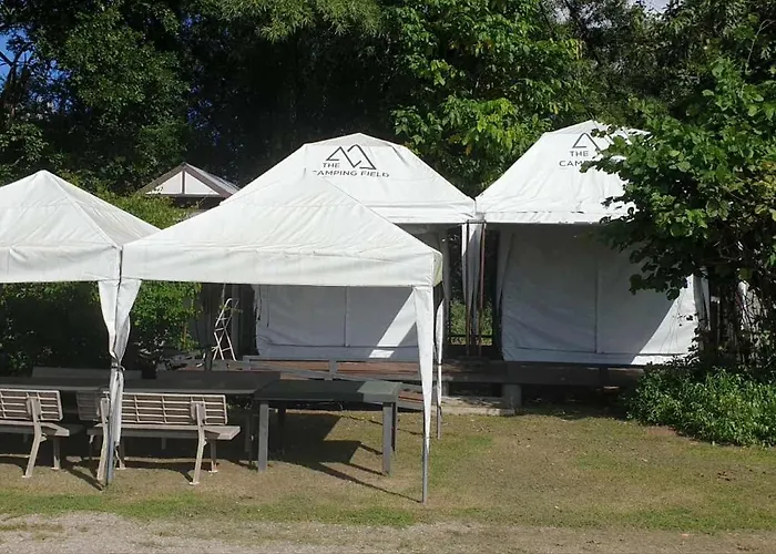 โรงแรม The Field 2*